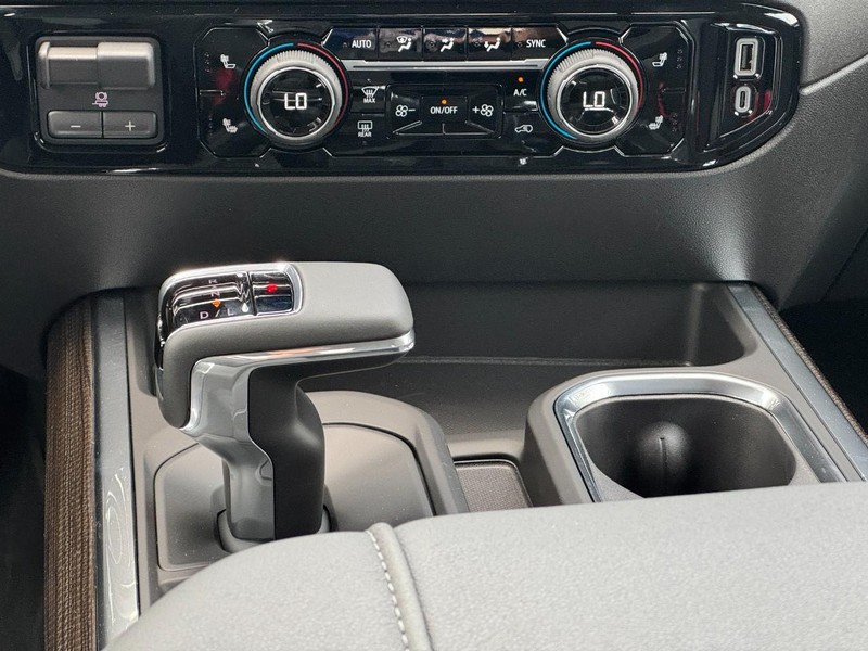 Chevrolet Silverado 1500 Vehicle Full-screen Gallery Image 9