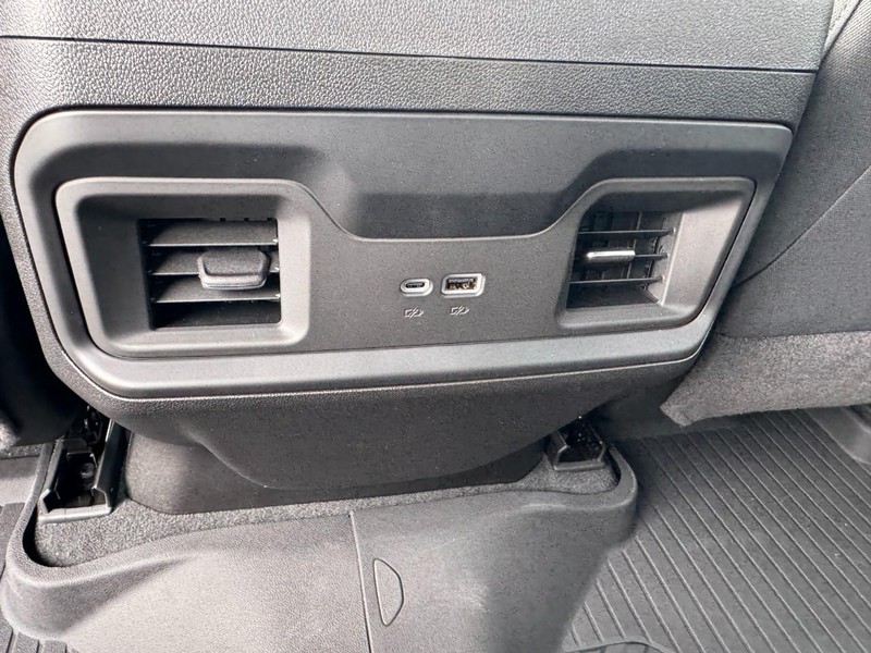 Chevrolet Silverado 1500 Vehicle Full-screen Gallery Image 10