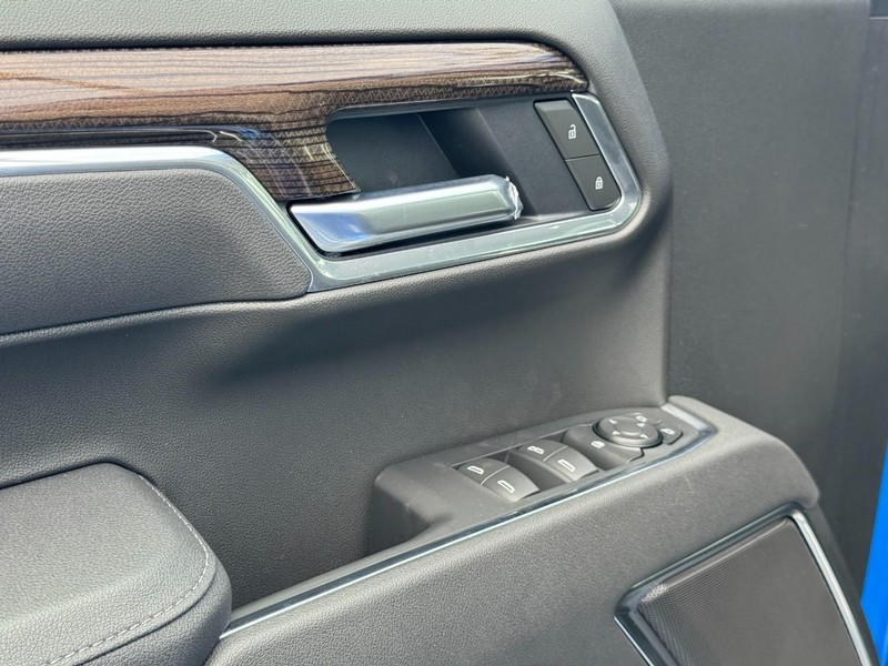 Chevrolet Silverado 1500 Vehicle Full-screen Gallery Image 11