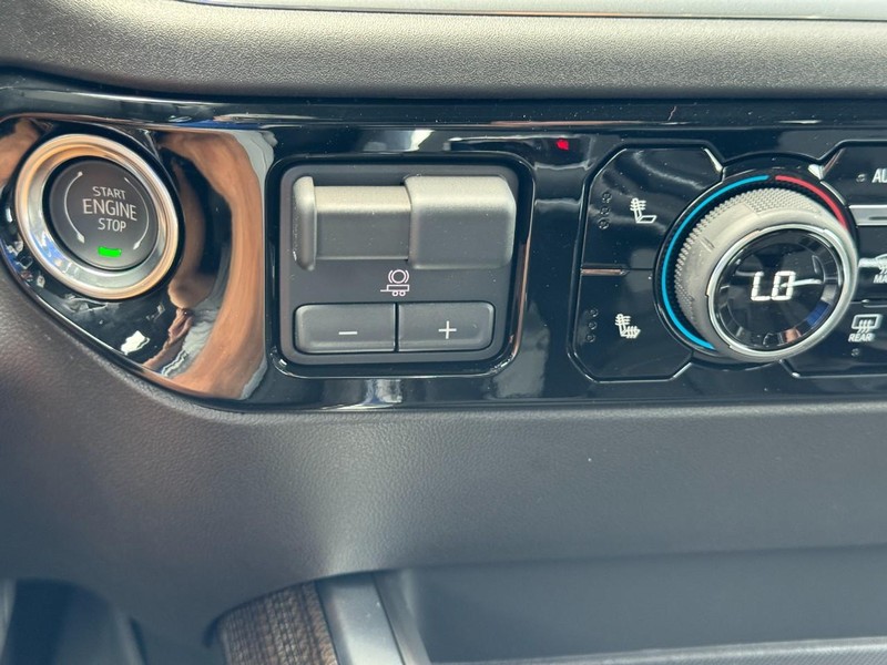 Chevrolet Silverado 1500 Vehicle Full-screen Gallery Image 15