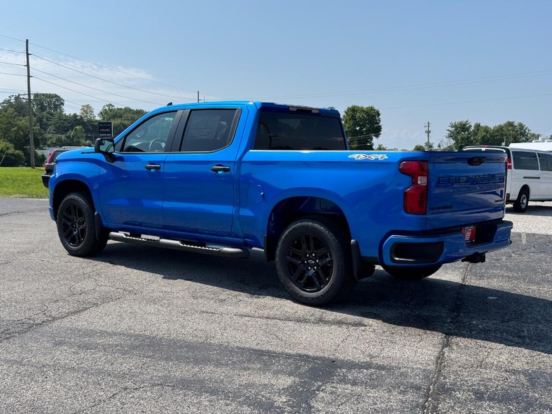 Chevrolet Silverado 1500 Vehicle Full-screen Gallery Image 3