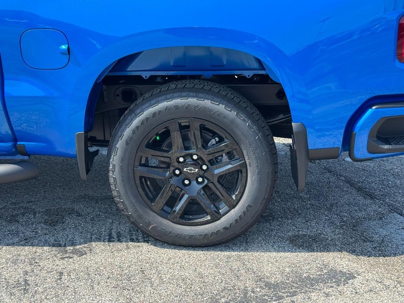 Chevrolet Silverado 1500 Vehicle Full-screen Gallery Image 4