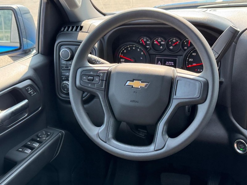 Chevrolet Silverado 1500 Vehicle Full-screen Gallery Image 7