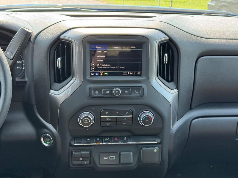 Chevrolet Silverado 1500 Vehicle Full-screen Gallery Image 8