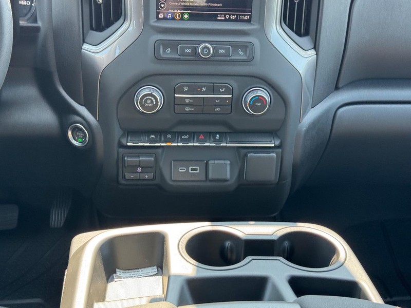 Chevrolet Silverado 1500 Vehicle Full-screen Gallery Image 9