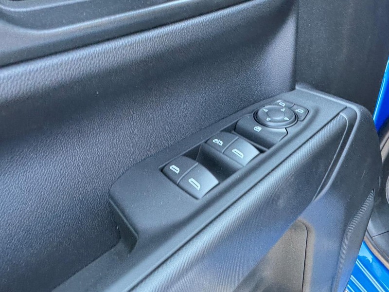 Chevrolet Silverado 1500 Vehicle Full-screen Gallery Image 11