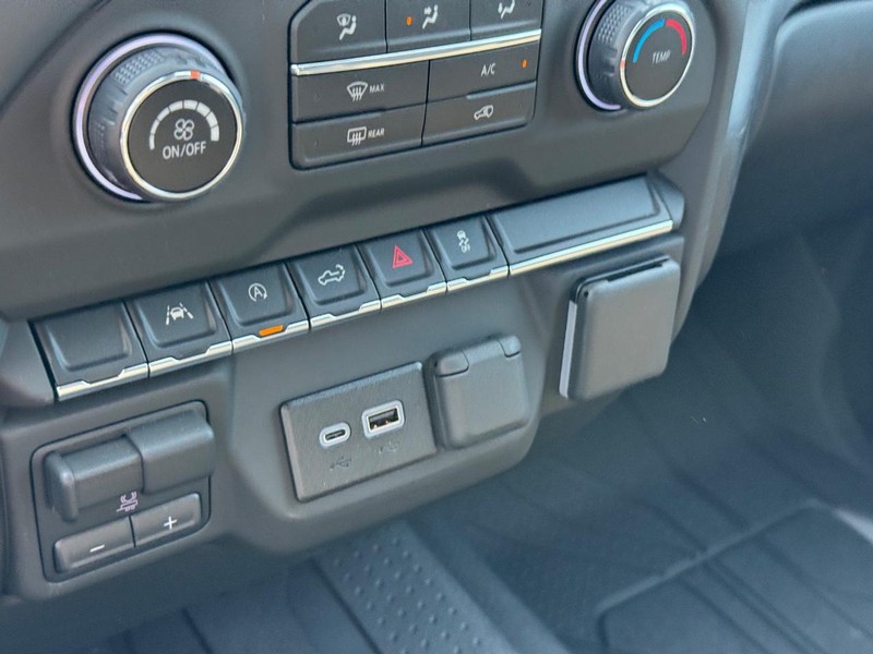 Chevrolet Silverado 1500 Vehicle Full-screen Gallery Image 14