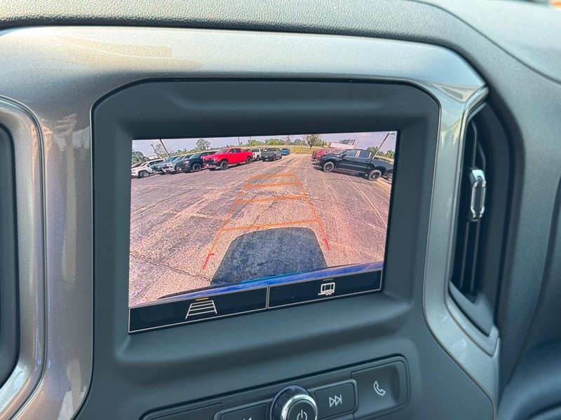 Chevrolet Silverado 1500 Vehicle Full-screen Gallery Image 15