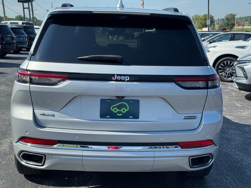 Jeep Grand Cherokee Vehicle Full-screen Gallery Image 5