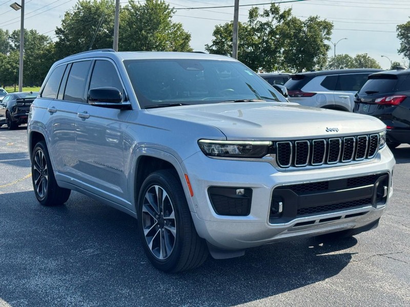 Jeep Grand Cherokee Vehicle Full-screen Gallery Image 8
