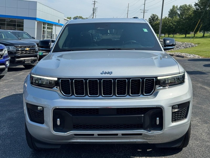 Jeep Grand Cherokee Vehicle Full-screen Gallery Image 9