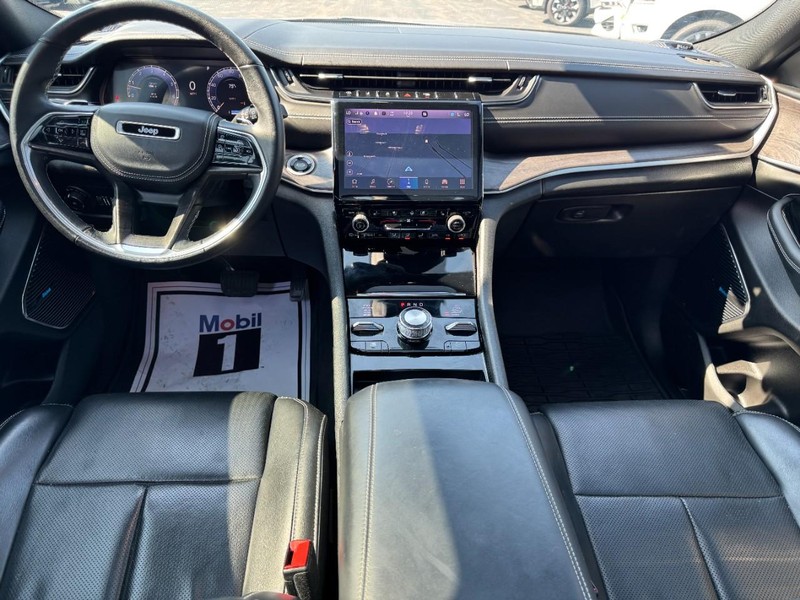 Jeep Grand Cherokee Vehicle Full-screen Gallery Image 11