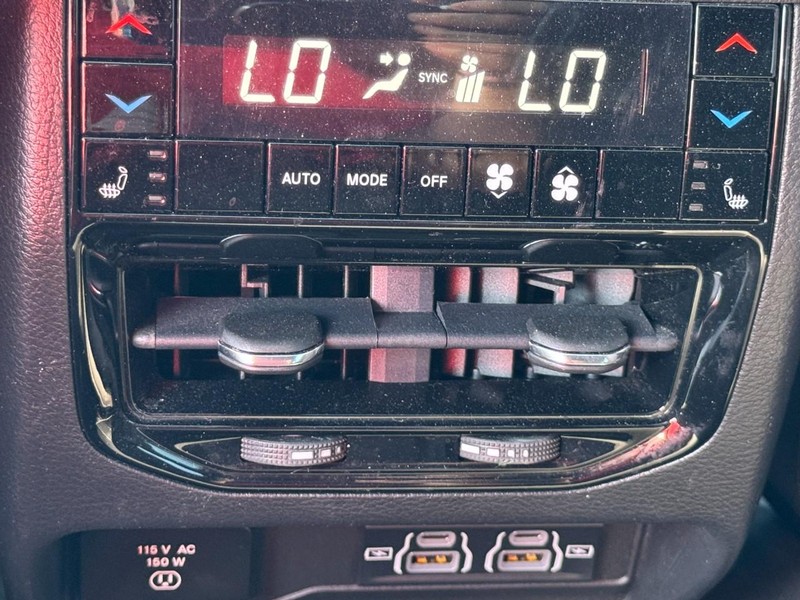 Jeep Grand Cherokee Vehicle Full-screen Gallery Image 15