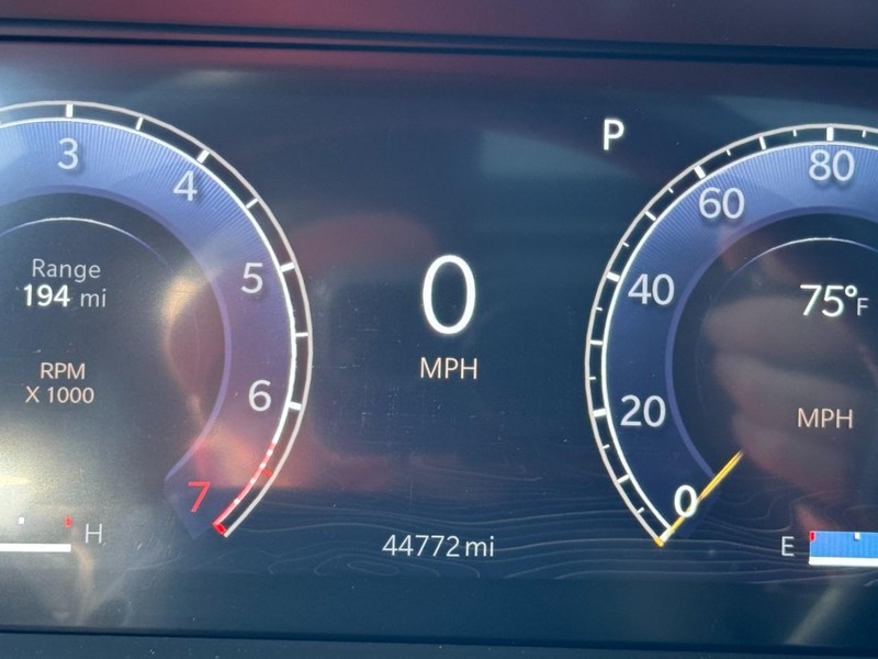 Jeep Grand Cherokee Vehicle Full-screen Gallery Image 19