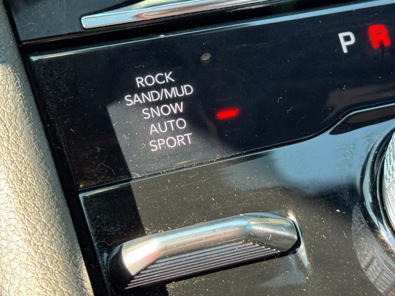 Jeep Grand Cherokee Vehicle Full-screen Gallery Image 22