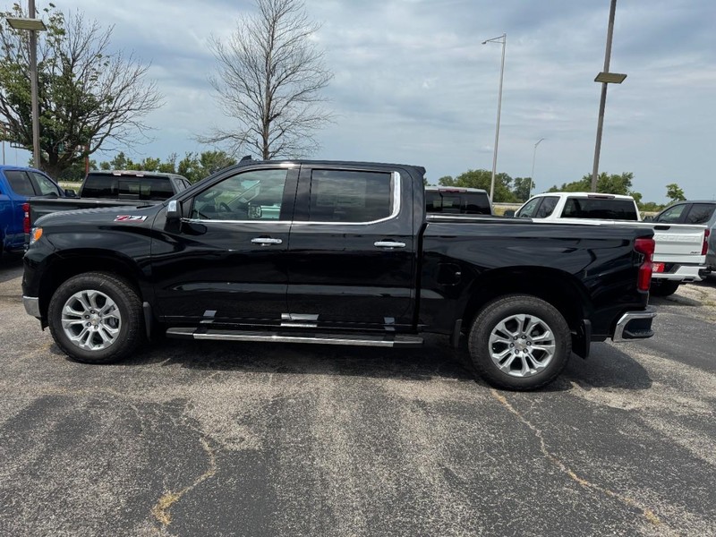 Chevrolet Silverado 1500 Vehicle Full-screen Gallery Image 2