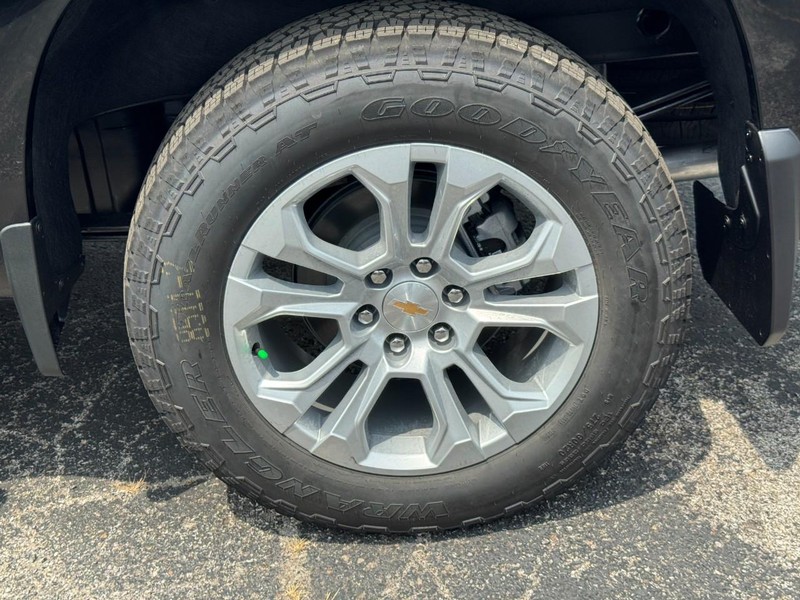 Chevrolet Silverado 1500 Vehicle Full-screen Gallery Image 4