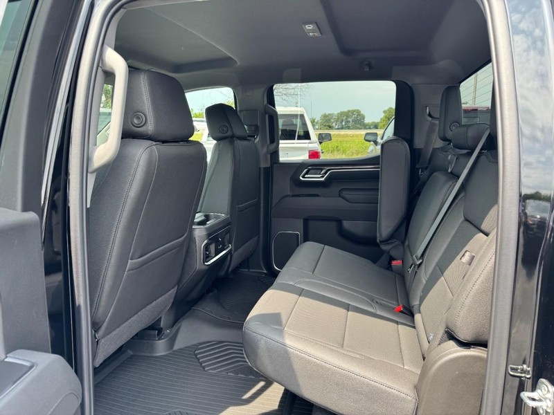 Chevrolet Silverado 1500 Vehicle Full-screen Gallery Image 5