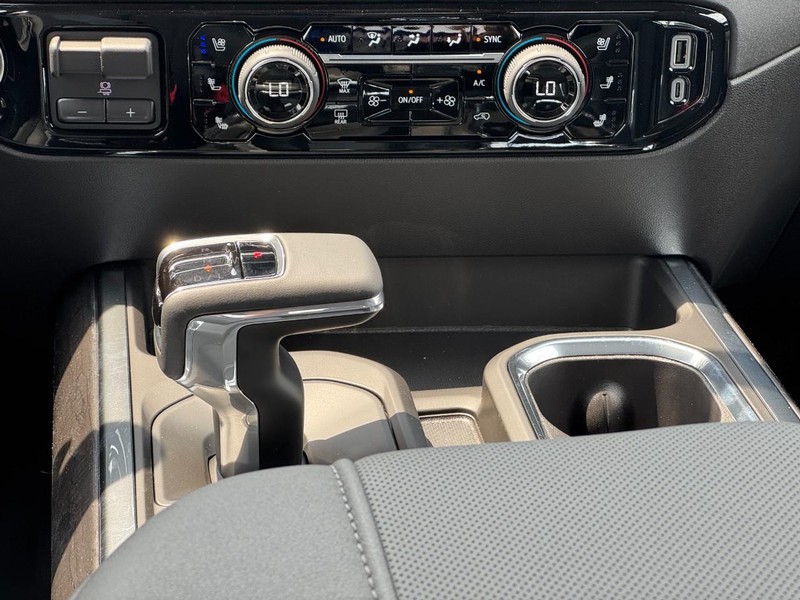 Chevrolet Silverado 1500 Vehicle Full-screen Gallery Image 9