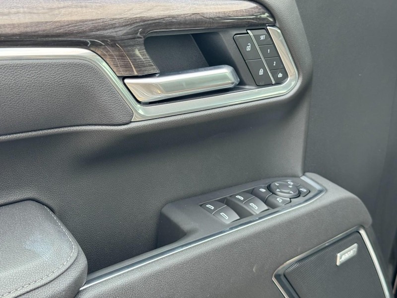 Chevrolet Silverado 1500 Vehicle Full-screen Gallery Image 11