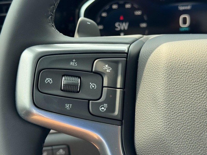 Chevrolet Silverado 1500 Vehicle Full-screen Gallery Image 13