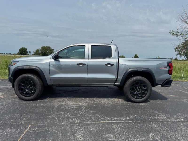 Chevrolet Colorado Vehicle Full-screen Gallery Image 2