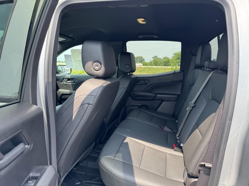 Chevrolet Colorado Vehicle Full-screen Gallery Image 5