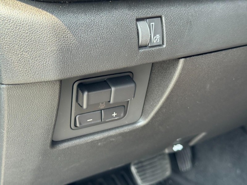 Chevrolet Colorado Vehicle Full-screen Gallery Image 11