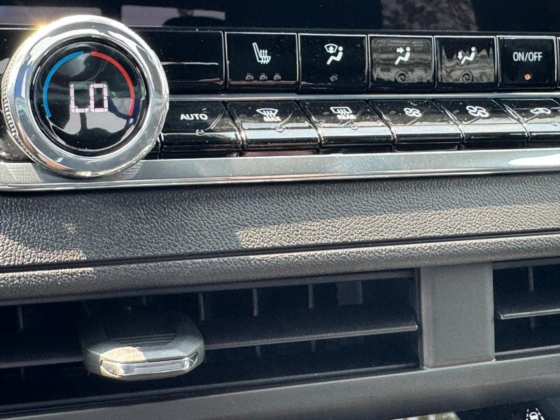 Chevrolet Colorado Vehicle Full-screen Gallery Image 14