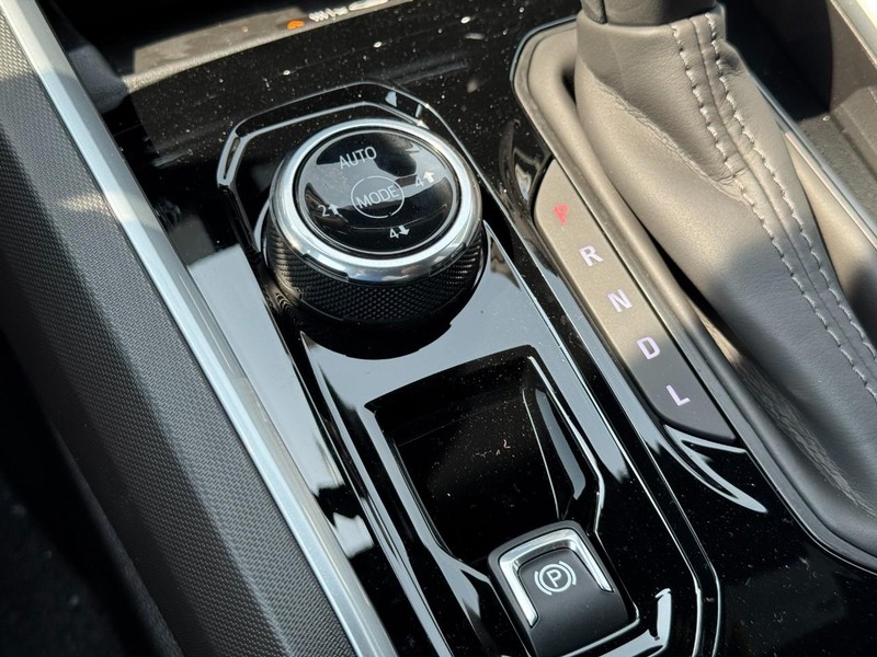 Chevrolet Colorado Vehicle Full-screen Gallery Image 15