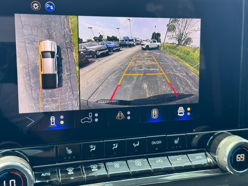 Chevrolet Colorado Vehicle Full-screen Gallery Image 16