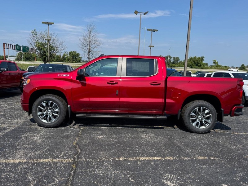 Chevrolet Silverado 1500 Vehicle Full-screen Gallery Image 2