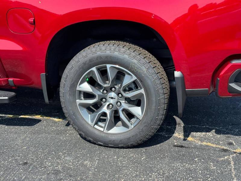 Chevrolet Silverado 1500 Vehicle Full-screen Gallery Image 4