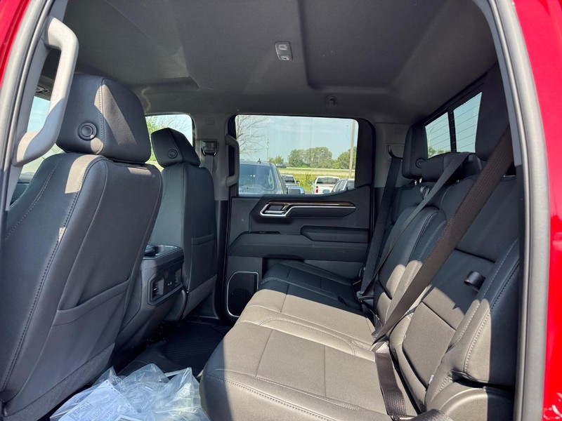 Chevrolet Silverado 1500 Vehicle Full-screen Gallery Image 5