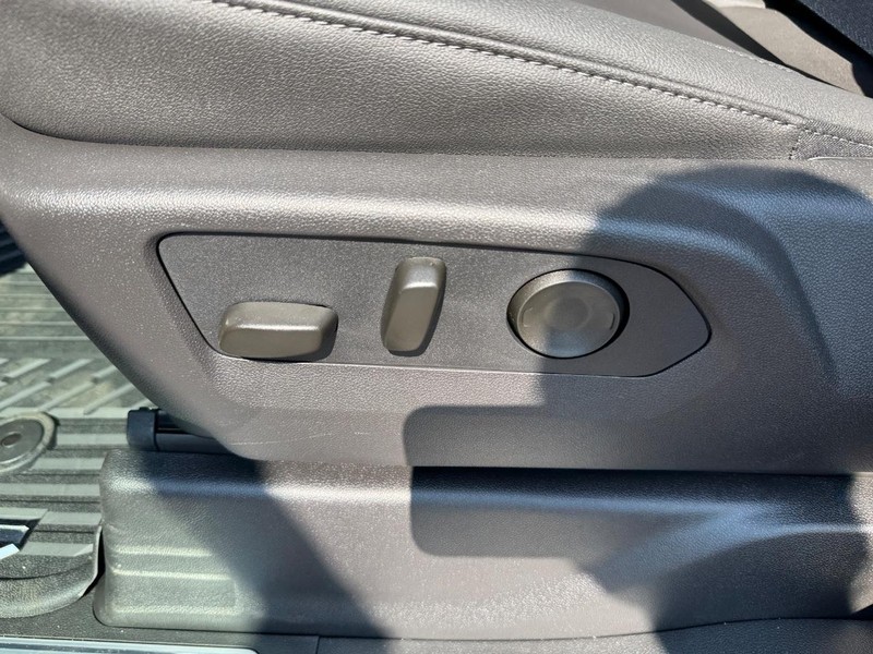 Chevrolet Silverado 1500 Vehicle Full-screen Gallery Image 10