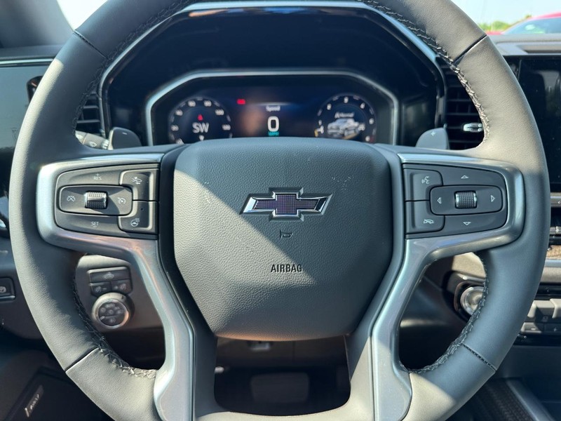 Chevrolet Silverado 1500 Vehicle Full-screen Gallery Image 12