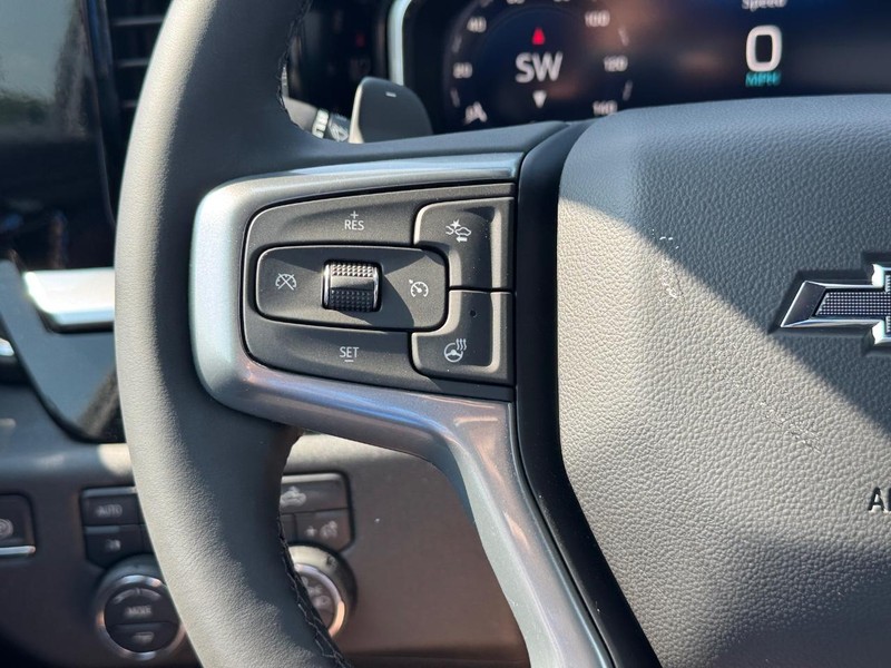 Chevrolet Silverado 1500 Vehicle Full-screen Gallery Image 13