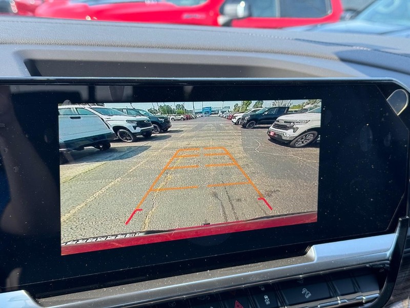 Chevrolet Silverado 1500 Vehicle Full-screen Gallery Image 16