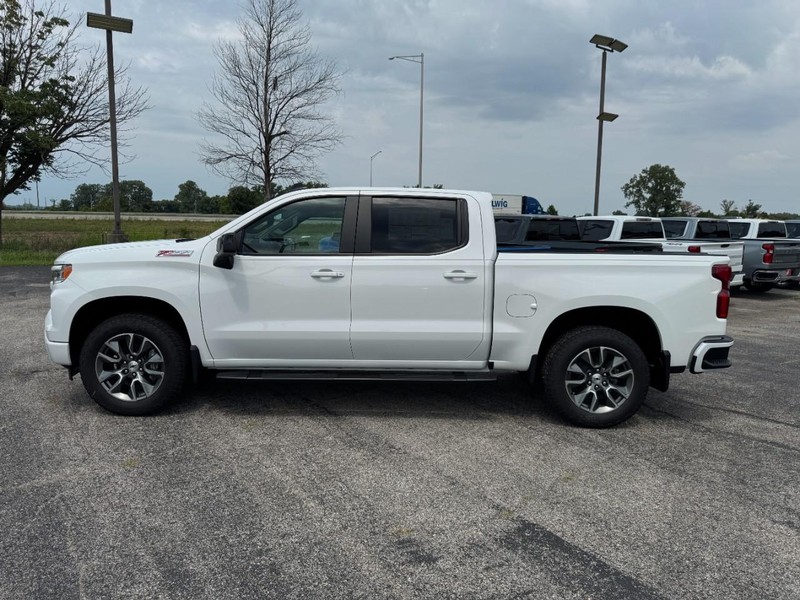 Chevrolet Silverado 1500 Vehicle Full-screen Gallery Image 2