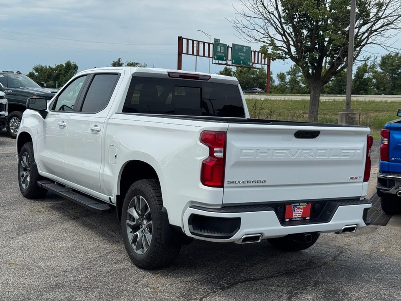 Chevrolet Silverado 1500 Vehicle Full-screen Gallery Image 3