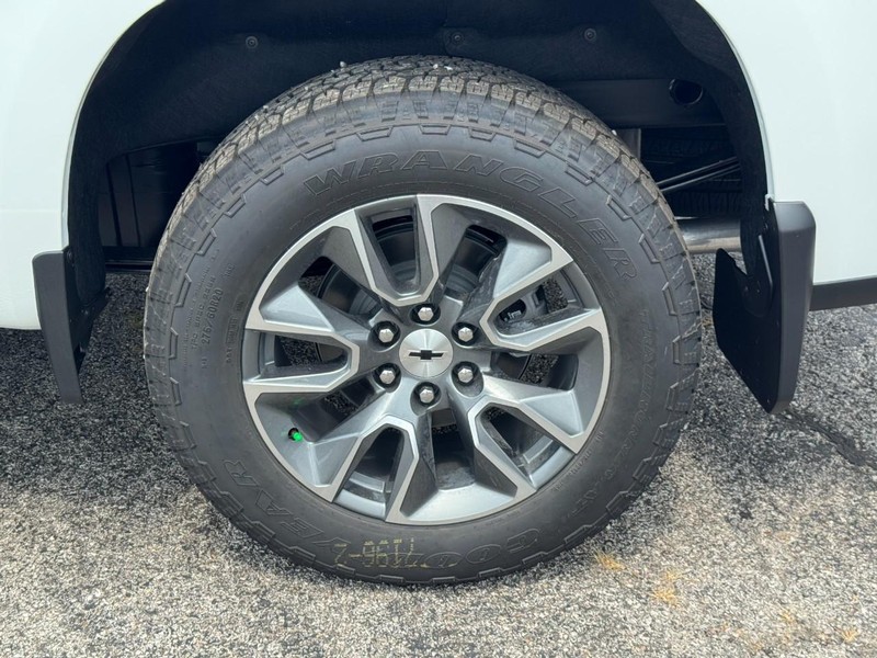 Chevrolet Silverado 1500 Vehicle Full-screen Gallery Image 4