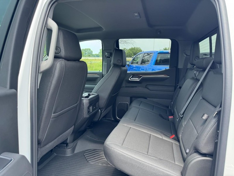 Chevrolet Silverado 1500 Vehicle Full-screen Gallery Image 5