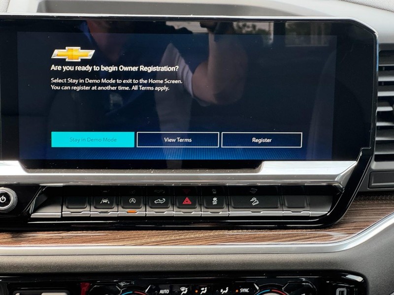 Chevrolet Silverado 1500 Vehicle Full-screen Gallery Image 8