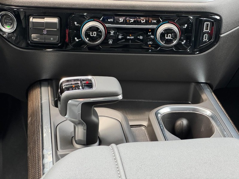 Chevrolet Silverado 1500 Vehicle Full-screen Gallery Image 9