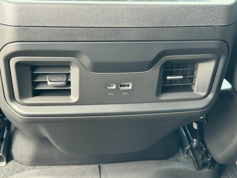 Chevrolet Silverado 1500 Vehicle Full-screen Gallery Image 10