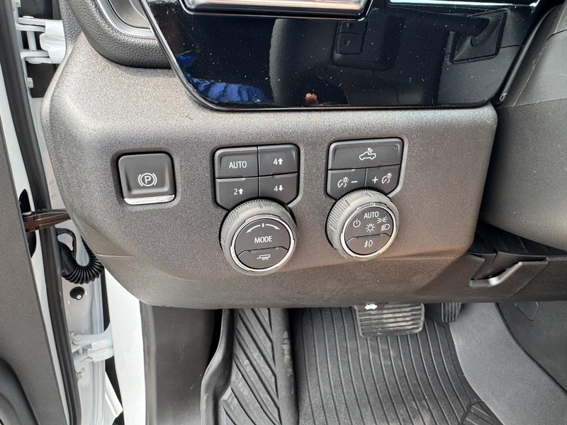 Chevrolet Silverado 1500 Vehicle Full-screen Gallery Image 11