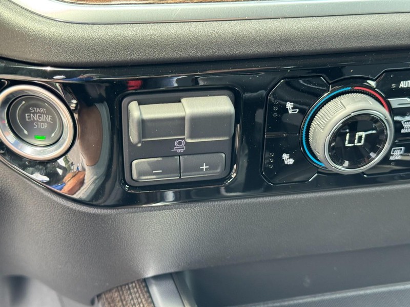 Chevrolet Silverado 1500 Vehicle Full-screen Gallery Image 12