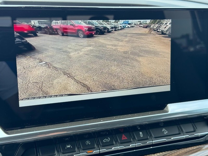 Chevrolet Silverado 1500 Vehicle Full-screen Gallery Image 13