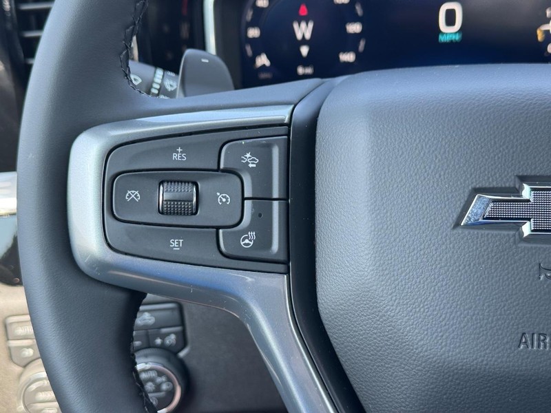 Chevrolet Silverado 1500 Vehicle Full-screen Gallery Image 13