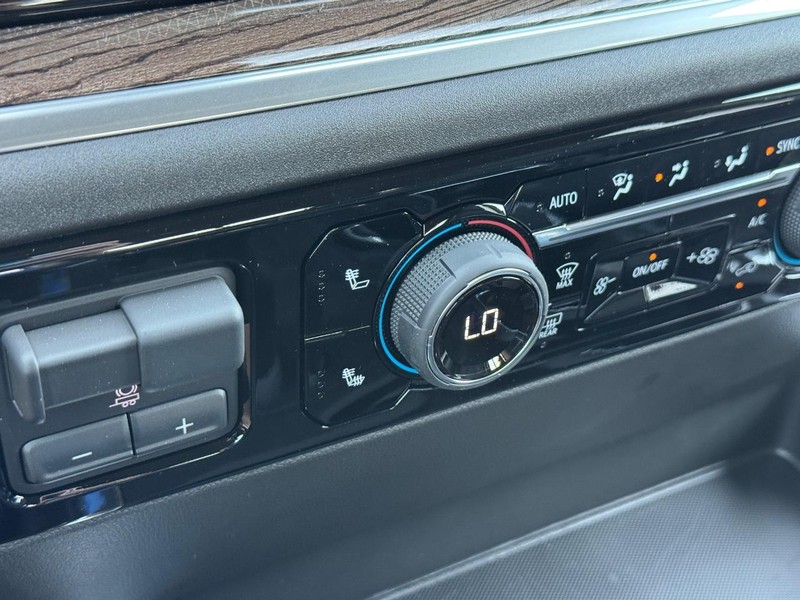 Chevrolet Silverado 1500 Vehicle Full-screen Gallery Image 15